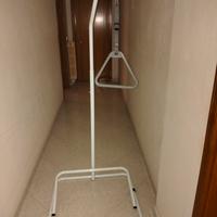 Sollevamalati con base a pavimento