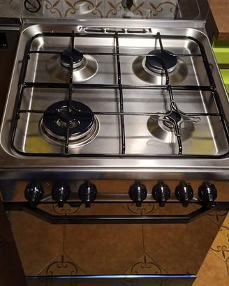 Cucina indesit a gas con forno elettrico ventilato