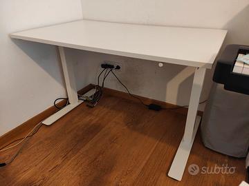 Scrivania IKEA TROTTEN