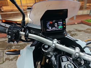 X adv 750