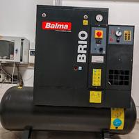 Compressore a vite silenziato con essiccatore