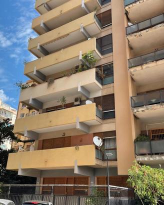 4 vani in Via Giacinto Carini