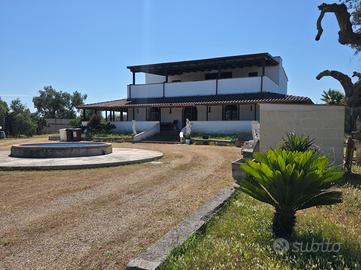 Villa indipendente con ampio terreno a Lizzanello