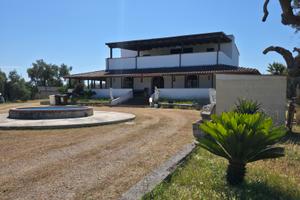 Villa indipendente con ampio terreno a Lizzanello