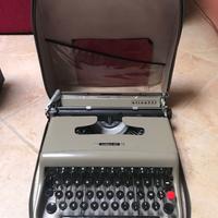 Macchina da scrivere Olivetti Lettera 22