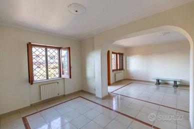 Villetta a schiera di 220 m² con 5 locali e box au
