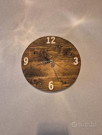 Orologio in legno da parete