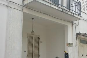 Abitazione indipendente con piccolo giardino