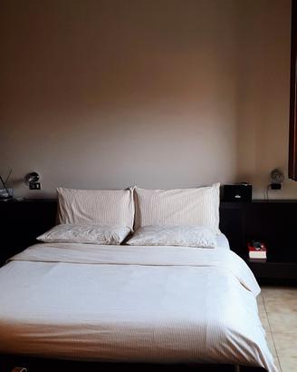 letto completo +divano con isola in pelle