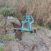 Aratro nardi trivomere