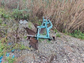 Aratro nardi trivomere