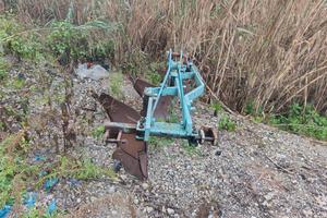 Aratro nardi trivomere