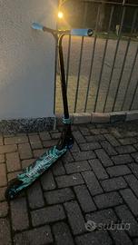 Monopattino freestyle / stunt per trick skatepark