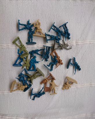Lotto soldatini in plastica assortiti