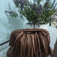 Clunch bag con frange 