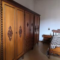 Camera matrimoniale vintage in legno massello