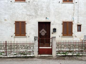 2 LOCALI A LUGNANO IN TEVERINA