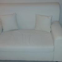 Mobili entrata con salottino e due poltroncine