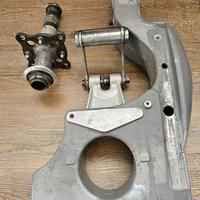 FORCELLONE+PERNO RUOTA TRIUMPH SPEED 955 1998-01