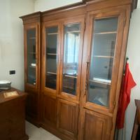 VETRINA IN LEGNO PREGIATO