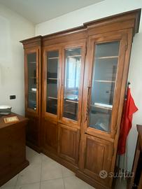 VETRINA IN LEGNO PREGIATO