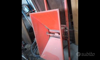 Pigiatrice a barella e mastello