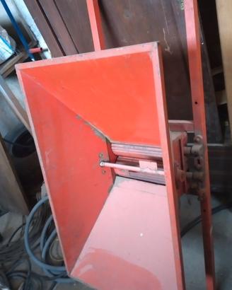 Pigiatrice a barella e mastello