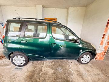 Toyota yaris verso