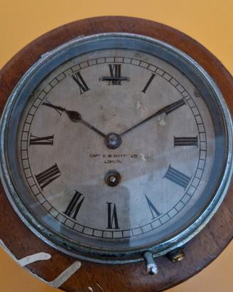 antico orologio nautico  carica  molla a chiave