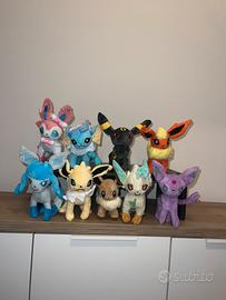 Lotto di peluche ev. evee + 15 carte pokemon