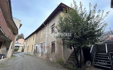 Rustico Semi Indipendente in Centro a Figino Seren