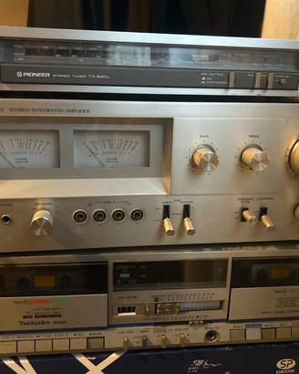 Amplificatore-Tuner-registratore Cassette