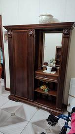 Armadio ingresso con specchio.