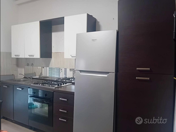 CUCINA CON FRIGO PARI AL NUOVO