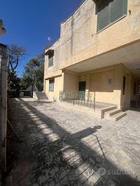 Rif. 358 fronte domiziana - villa singola 2 appart