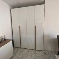 Armadio con specchio nuovo  € 250