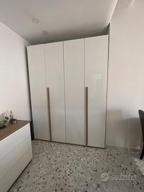 Armadio con specchio nuovo  € 250