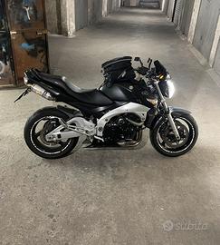 Suzuki gsr 600