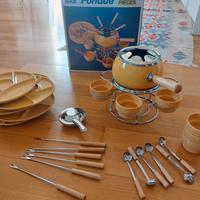 set da fonduta come nuovo con pentola e piatti