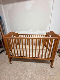 Lettino per bambini in legno vintage