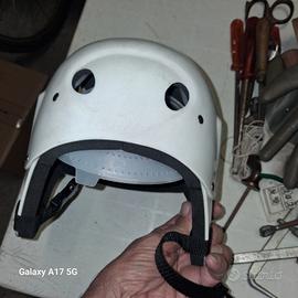 casco per kayak 