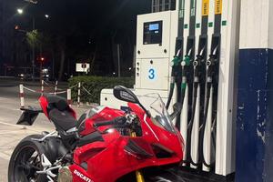 Panigale V4s
