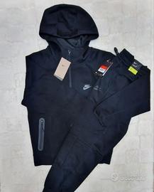 Tuta nike tech nera