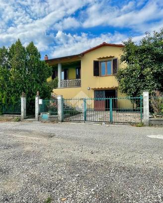 VILLA SINGOLA A SCARPERIA E SAN PIERO