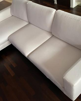 Divano tre posti con chaise longue