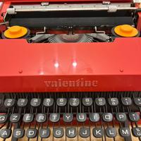Vintage machina da scrivere Olivetti Valentine