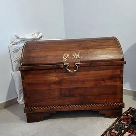 Baule fatto a mano con iniziali G.M.