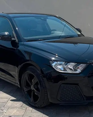 Audi A1 25 1.0 tfsi Identity Black s-tronic