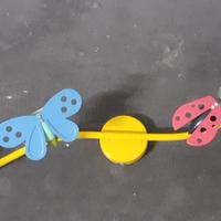 Lampadario in metallo con farfalle e coccinella