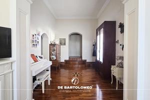 Via c.battisti angolo via ancona rifinito app.to